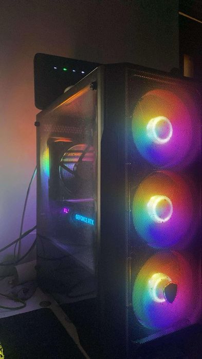 Sprzedam PC do gier wraz z monitorem  
Procesor 11th Gen Intel(R) Core