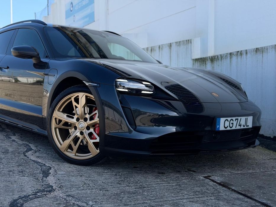 Porsche Taycan Cross Turismo 4S