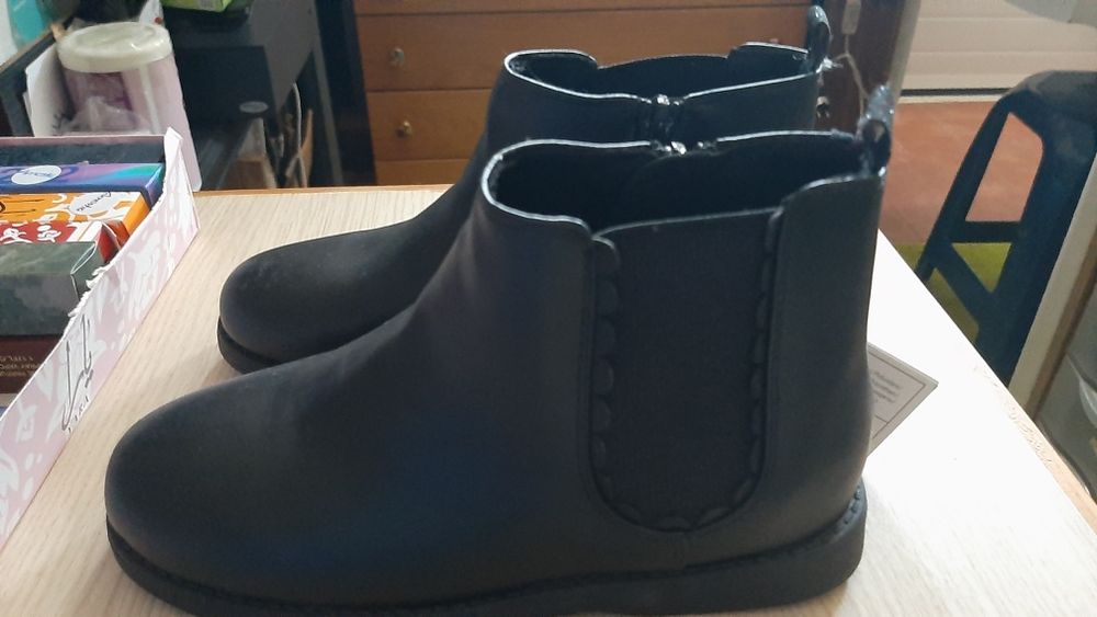 Botas novas ainda com etiqueta n32