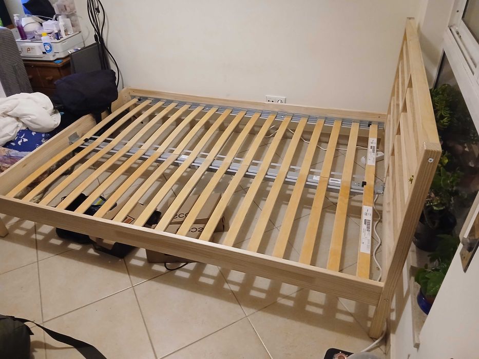 Cama de casal IKEA
