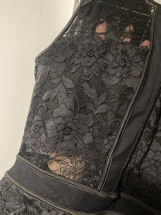 Mala czarna Guess r. M