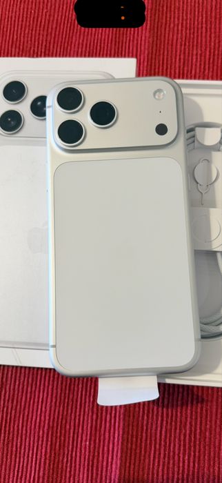 Iphone 17 Pro Max 256GB (Prata)  novo