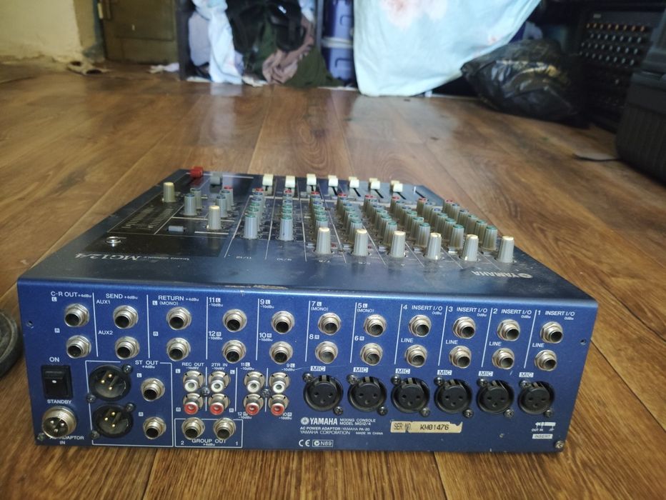 Микшер YamaHa MG12/4