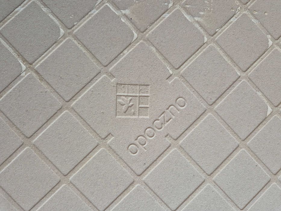 Dwie płyty z gresu, Beżowy piaskowiec. Opoczno 60x30x0,08 cm.