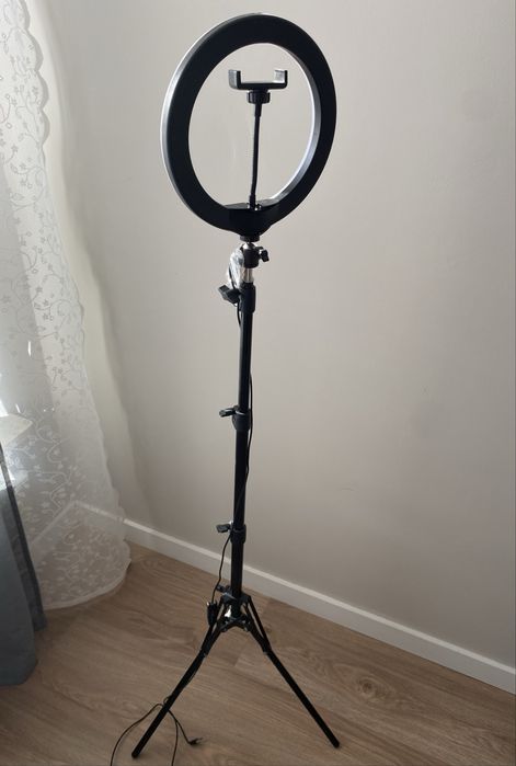 Lampa pierścieniowa podlogowa