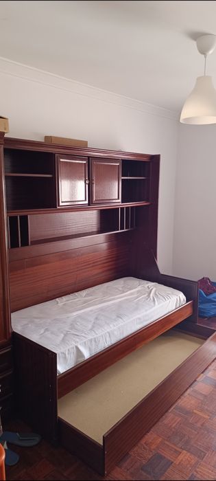 Cama com armário embutido