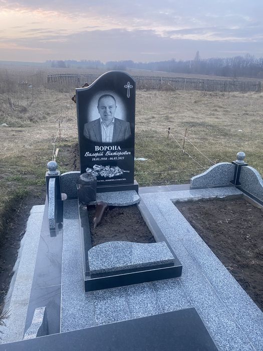 Памятники ,граніт ,крошка ,пластик ,бетоні ,надгробия