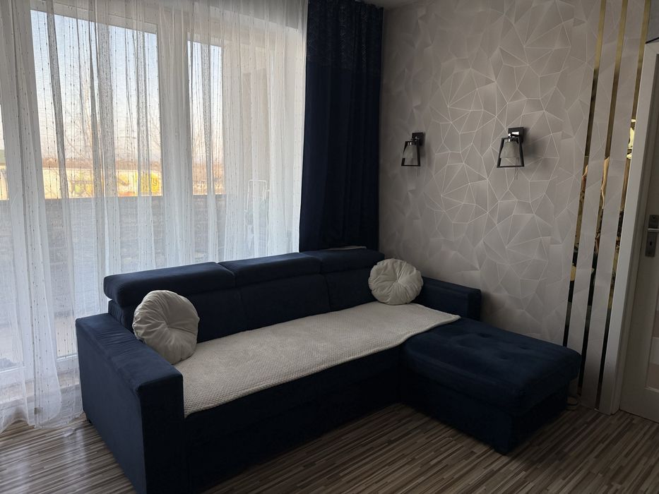 Narożnik z funkcją spania,gratis granatowe zasłony