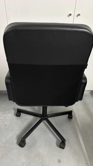 Cadeira de Escritório Ergonómica Giratória – Excelente Estado