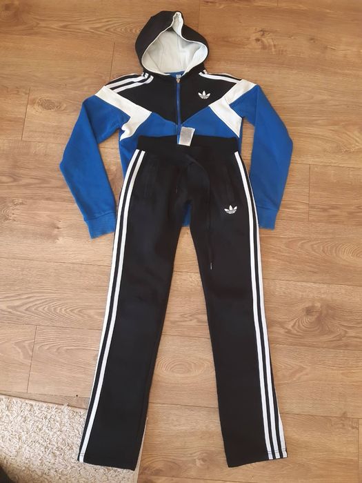 Спортивні костюми для дівчат