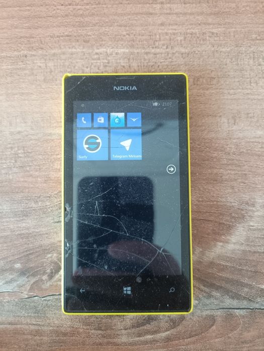 Nokia Lumia 520 під заміну кнопки включення