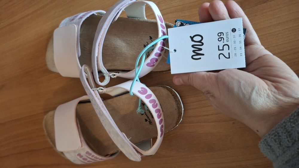 Sandálias menina novas tamanho 32