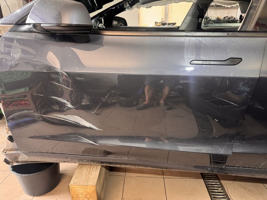 Двері tesla Model 3 PMNG сірі