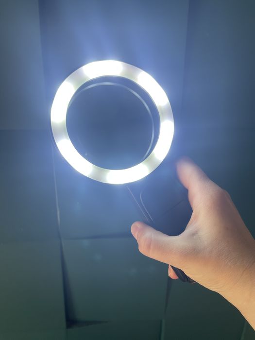 Лупа з підсвіткою 30 x 18 led