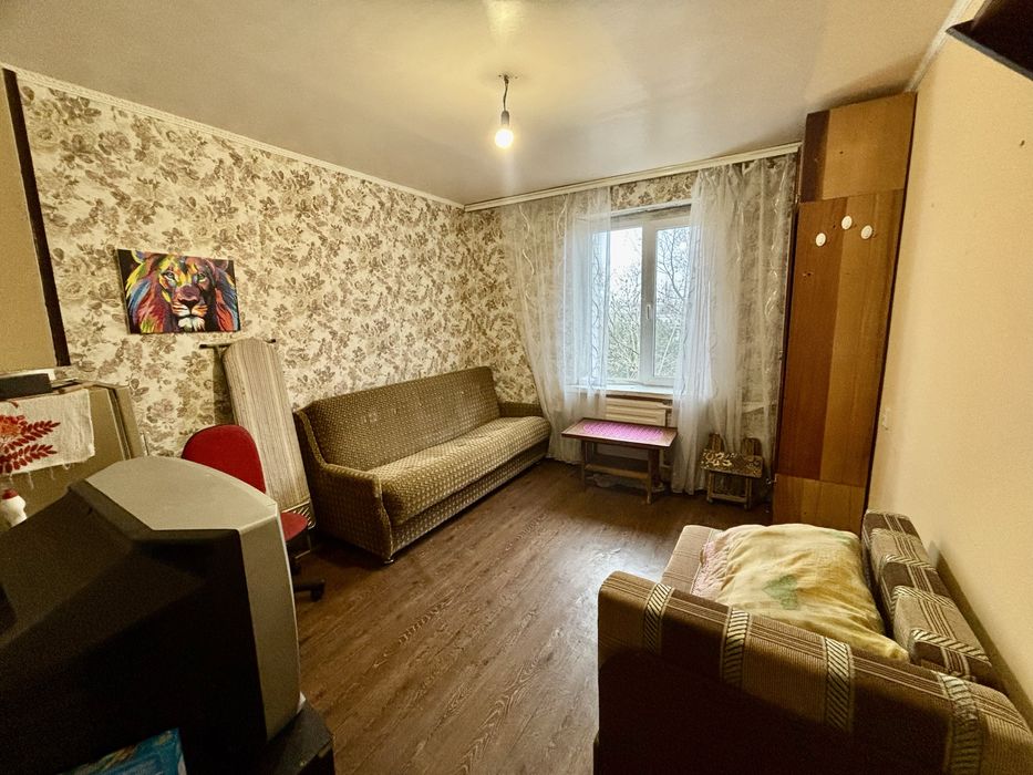 Продам кімнату Театральна