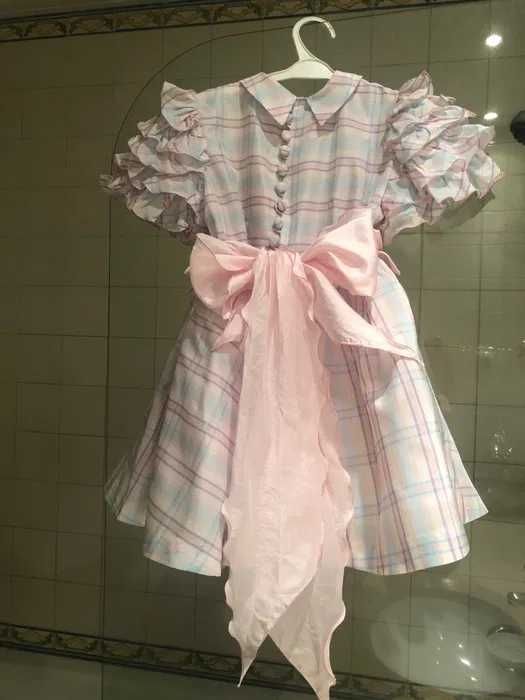 Encantador vestido de  criança