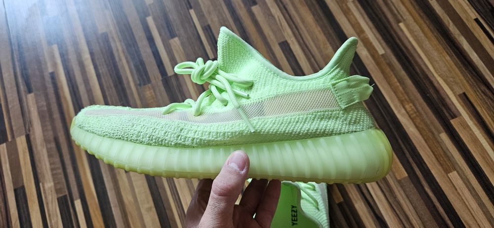 Adidas Yeezy Boost 350 V2 Glow
