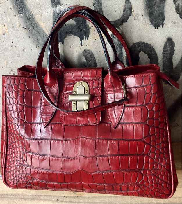 Італійська сумка у трендовому червоному кольорі