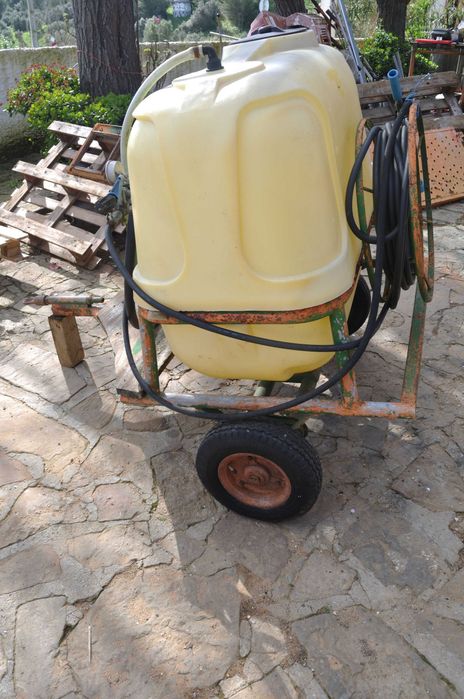 pulverizador rocha  300litros rebocável para tratores pequenos !