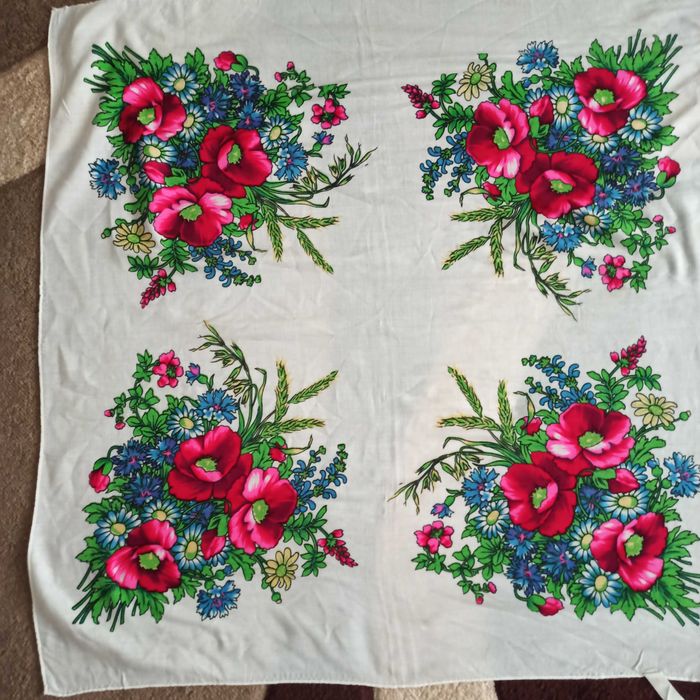 Хустки шерстяні , напівшерстяні нові