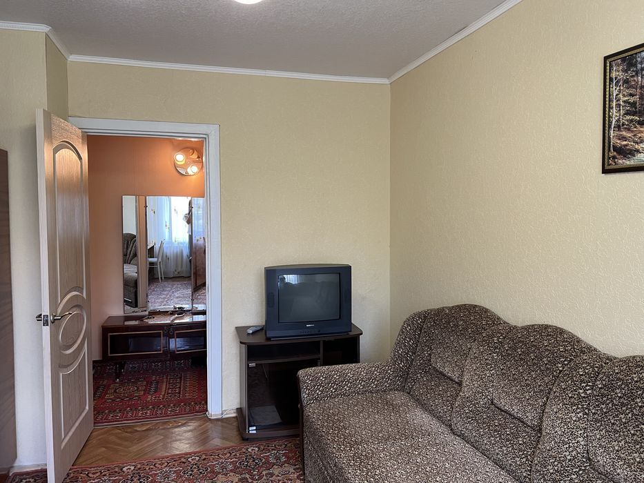 3 кімн. Світальського, середина будинку 3/9пов з меб і тех. Коротченко