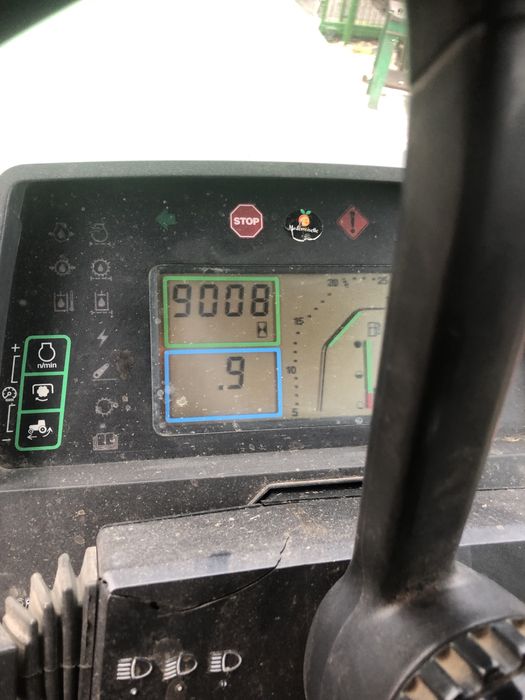 Ciagnik rolniczy John Deere 7600