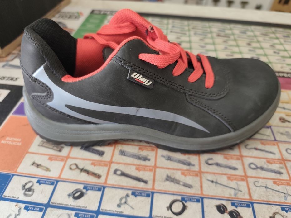 Sapatos e botas segurança novos