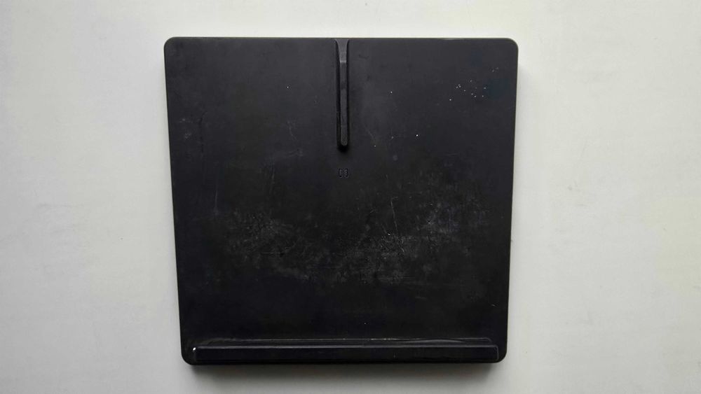 Бездротова зарядка для Тесла 3