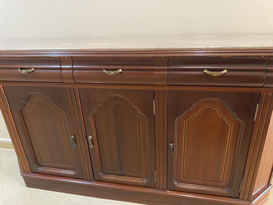 Sapateira mogno e pedra mármore