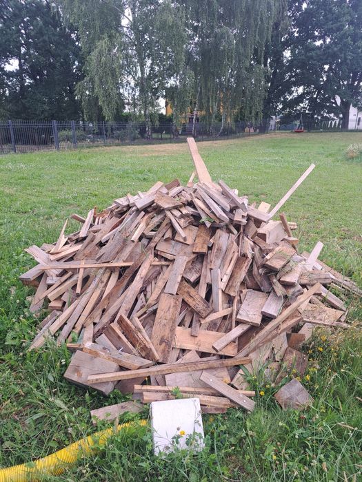 Drewniane odpady budowlane na opał