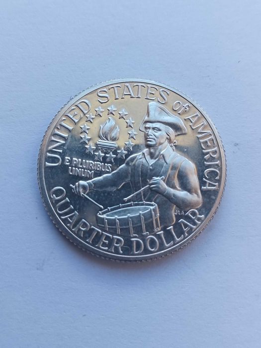 Срібна монета США 25 центів.