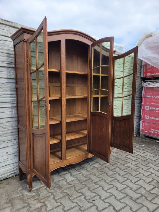 Elegancka dębowa witrynka Ludwikowska.