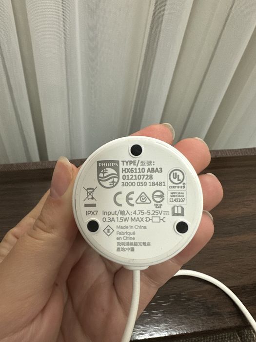 Зарядний пристрій для зубної щітки Philips