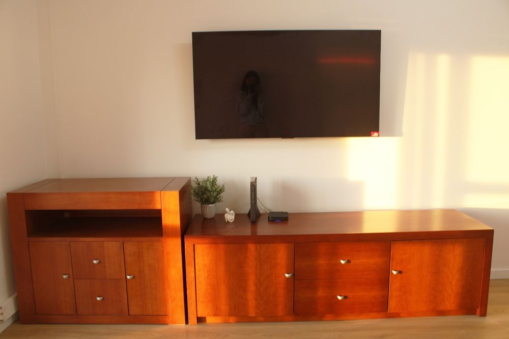 Conjunto de Móveis de Sala TV em Madeira de Cerejeira