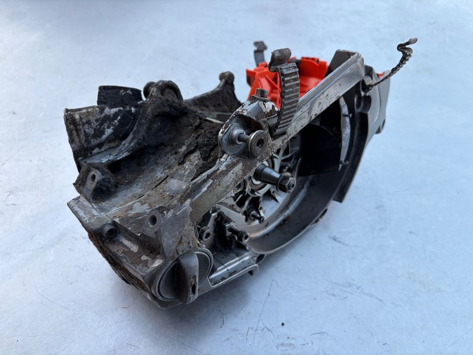 Korpus Podstawa Karter Kartery wał korbowy Husqvarna 562XP 560 562XPG (925)