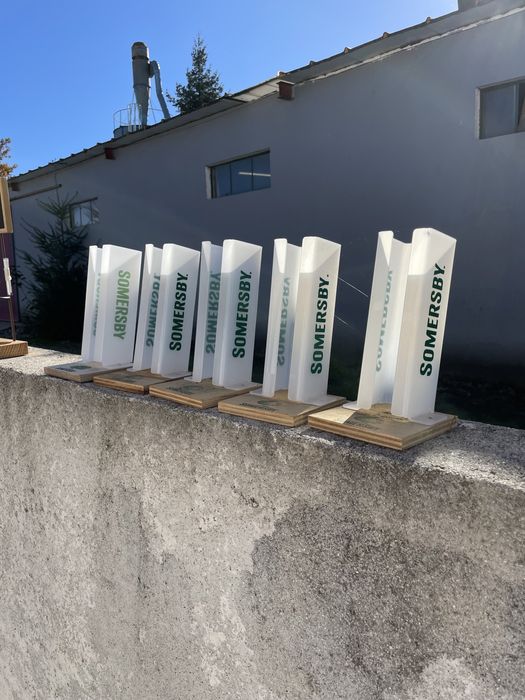 Reclames e expositores publicitários