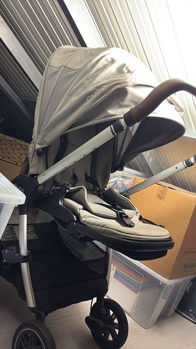 Trio Nuna ( carrinho, alcofa e ovo)