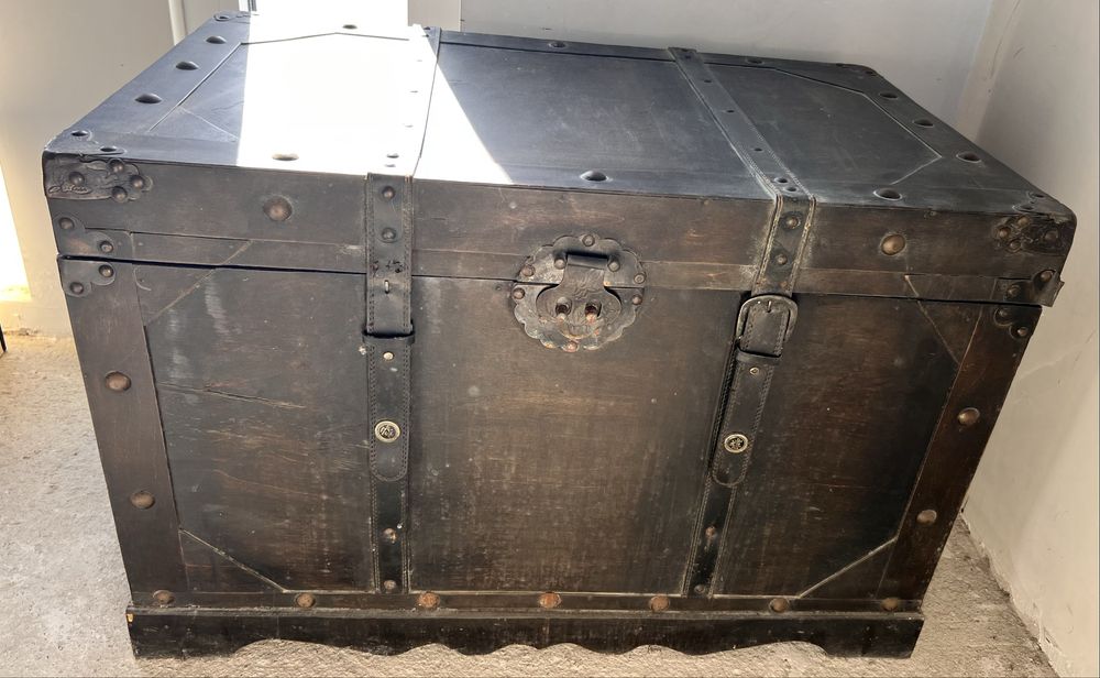 Baú vintage.Madeira e couro.Impecavel.