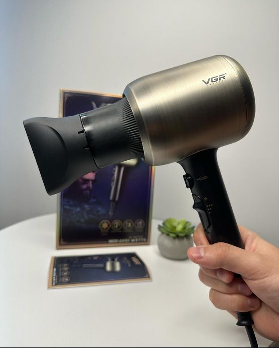 Фен стайлер професійний VGR-453 2200 Вт метал золото