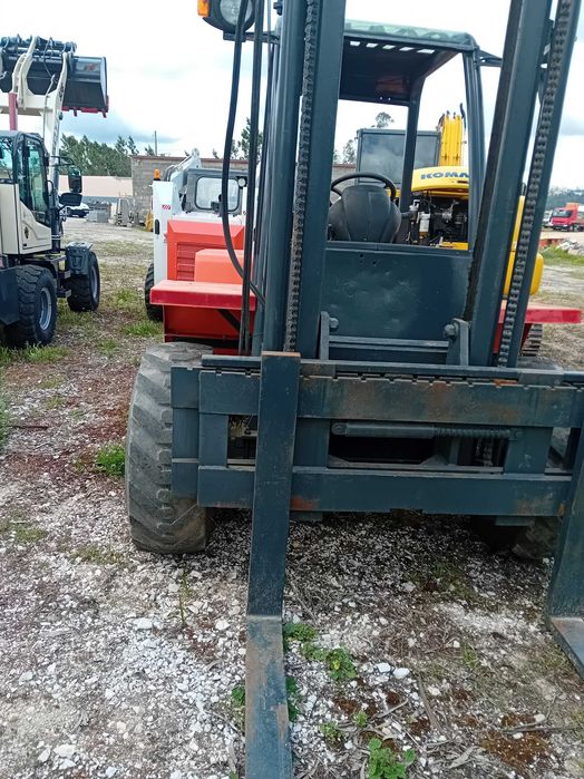Venda de impilhador 4×4 e deslocação lateral