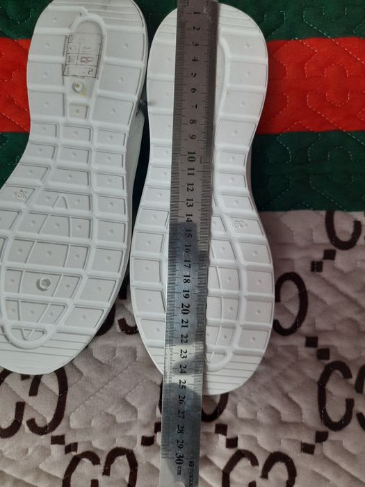 Продам кросівки.