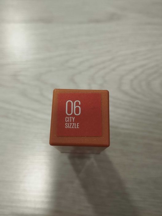 Nowa róż "Maybelline" (ton 6)