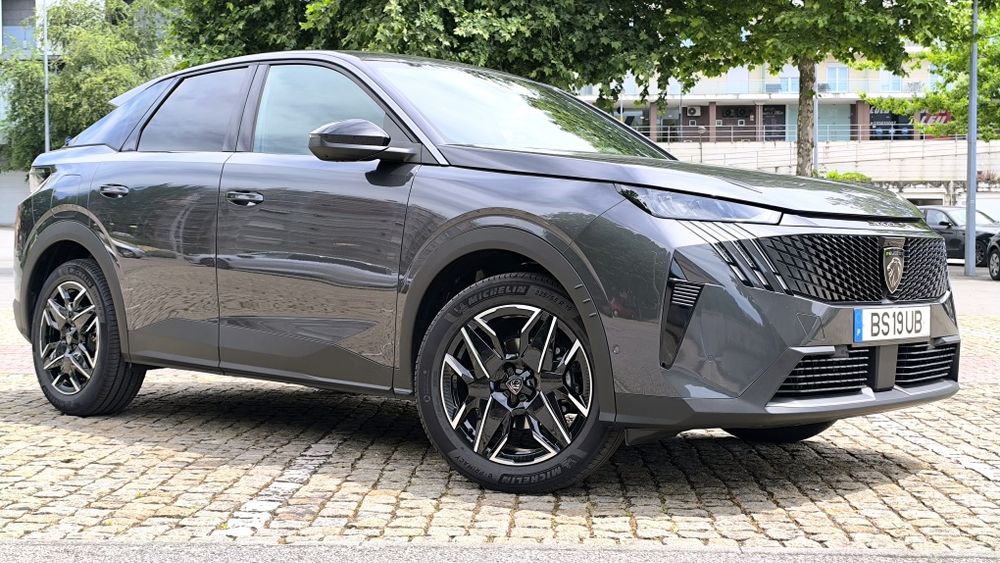 Peugeot 3008 hibrid 2025 6000 km