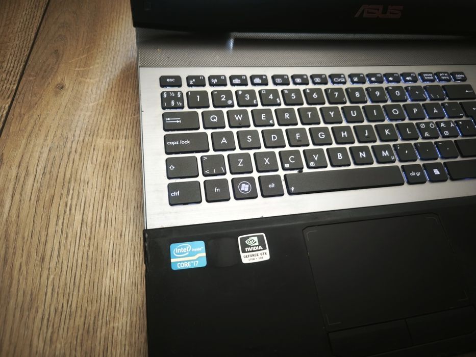 Asus i7 GTX 670m 16gb ram SSD full HD 17 cali laptop