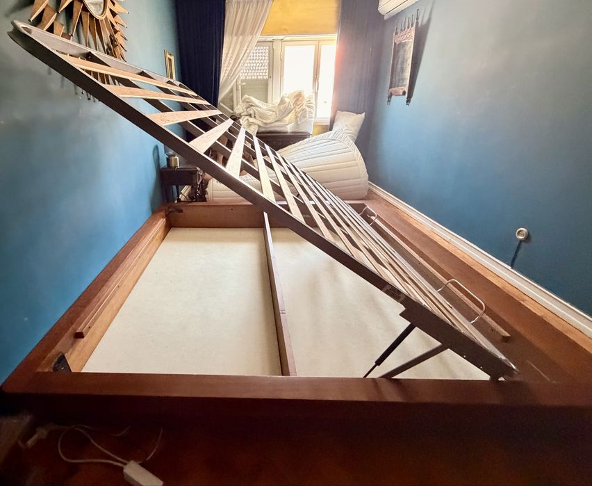 Cama de Casal Super King em Madeira Maçiça com Arrumação — 180 x 200cm