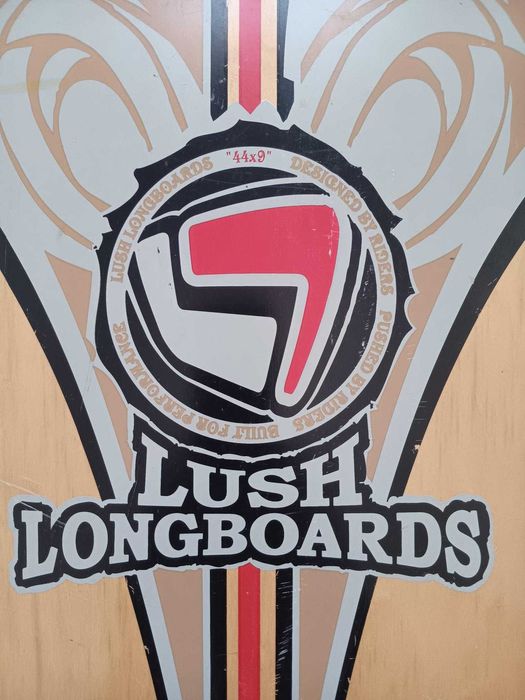 Skate Longboard LUSH modelo MAKO CLASSIC