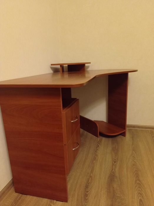 Письмовий стіл (комп`ютерний)