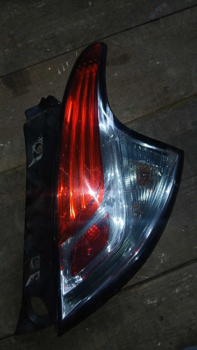 Farolim Lancia Y de 2011