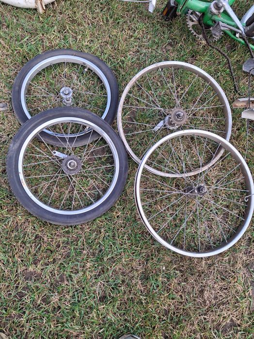 Trzy rowery 2 universal i 1 pelikan cena 350 zł.