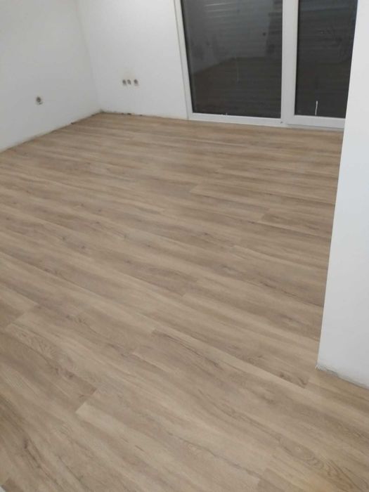 Chão Flutuante e pinturas